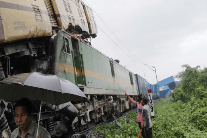 West Bengal Train Accident in hindi